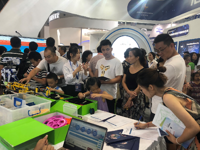 青少年人工智能技術(shù)水平測試項(xiàng)目亮相首屆智博會(huì)，賦能教育科技新未來